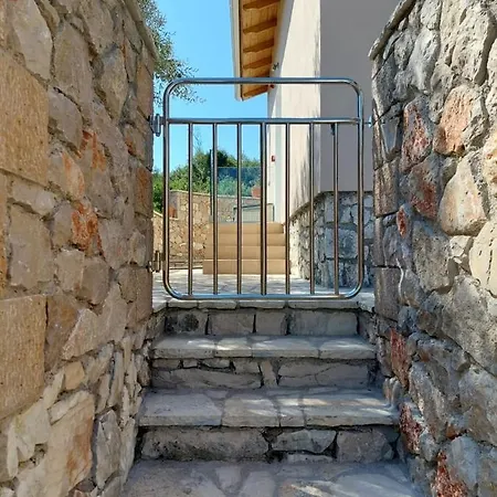 Villa Avlaki *